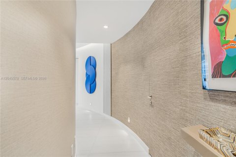 Condo in Sunny Isles Beach, Florida, 2 bedrooms № 2087270 - photo 11