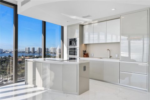 Condo in Sunny Isles Beach, Florida, 2 bedrooms № 2087270 - photo 4