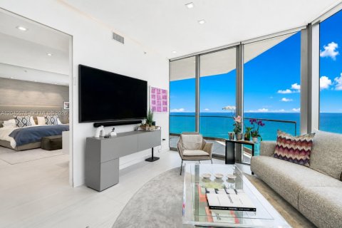 Condo in Sunny Isles Beach, Florida, 2 bedrooms № 2087270 - photo 2