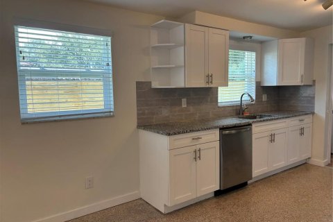 Villa ou maison à louer à Tampa, Floride: 3 chambres, 121.24 m2 № 2399301 - photo 4