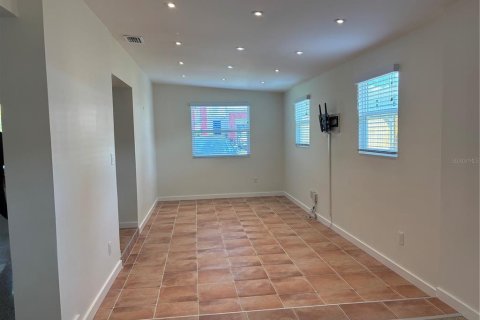 Villa ou maison à louer à Tampa, Floride: 3 chambres, 121.24 m2 № 2399301 - photo 3