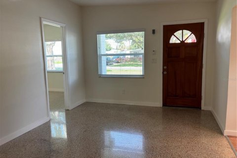 Villa ou maison à louer à Tampa, Floride: 3 chambres, 121.24 m2 № 2399301 - photo 2