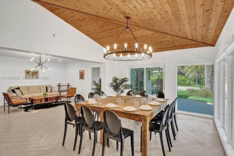 Villa ou maison à louer à Hollywood, Floride: 6 chambres, 257.99 m2 № 2346628 - photo 30