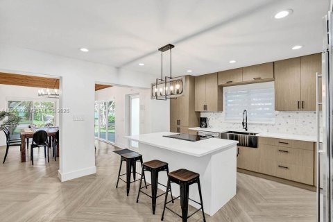 Villa ou maison à louer à Hollywood, Floride: 6 chambres, 257.99 m2 № 2346628 - photo 4