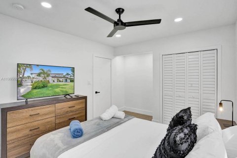 Villa ou maison à louer à Hollywood, Floride: 6 chambres, 257.99 m2 № 2346628 - photo 20