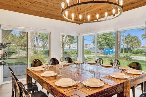 Villa ou maison à louer à Hollywood, Floride: 6 chambres, 257.99 m2 № 2346628 - photo 24