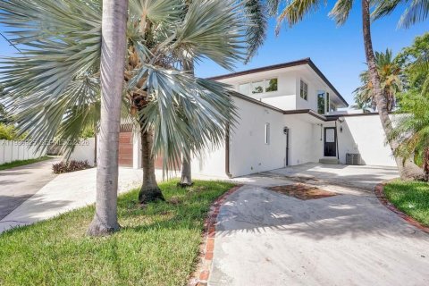 Villa ou maison à louer à Hollywood, Floride: 6 chambres, 257.99 m2 № 2346628 - photo 28