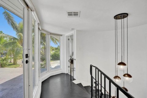 Villa ou maison à louer à Hollywood, Floride: 6 chambres, 257.99 m2 № 2346628 - photo 22