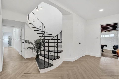 Villa ou maison à louer à Hollywood, Floride: 6 chambres, 257.99 m2 № 2346628 - photo 16