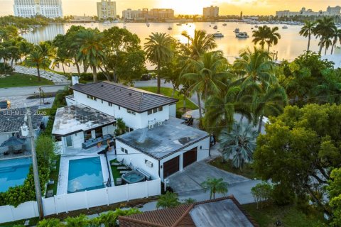 Villa ou maison à louer à Hollywood, Floride: 6 chambres, 257.99 m2 № 2346628 - photo 6