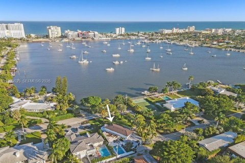 Villa ou maison à Hollywood, Floride 6 chambres, 257.99 m2 № 2346628
