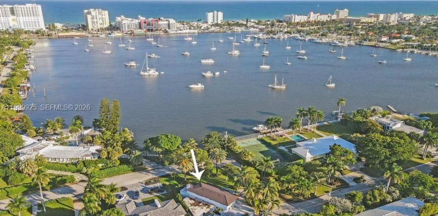 Villa ou maison à Hollywood, Floride 6 chambres, 257.99 m2 № 2346628