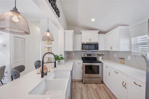 Casa en venta en Tampa, Florida, 3 dormitorios, 112.97 m2 № 1894573 - foto 13