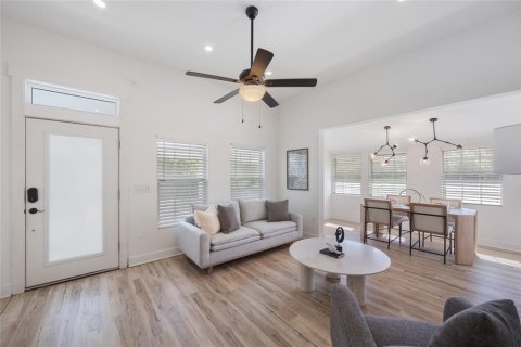 Casa en venta en Tampa, Florida, 3 dormitorios, 112.97 m2 № 1894573 - foto 7