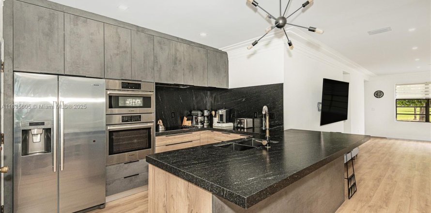 Casa en Miami Beach, Florida 3 dormitorios, 189.61 m2 № 1818659