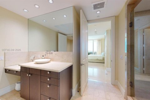 Condo in Bal Harbour, Florida, 3 bedrooms  № 2145934 - photo 11