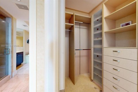 Condo in Bal Harbour, Florida, 3 bedrooms  № 2145934 - photo 17