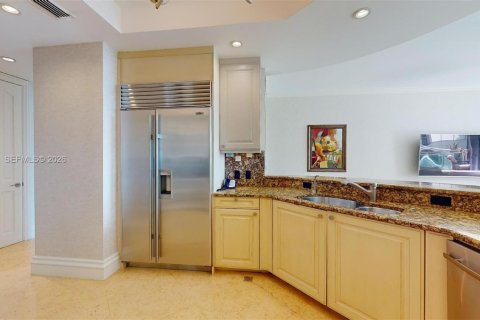 Condo in Bal Harbour, Florida, 3 bedrooms  № 2145934 - photo 30