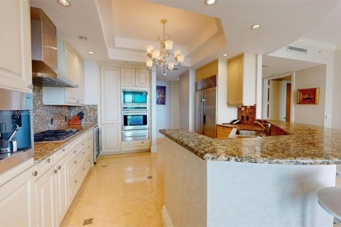 Condo in Bal Harbour, Florida, 3 bedrooms  № 2145934 - photo 24