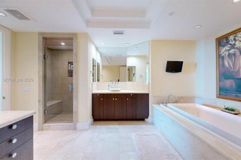 Condo in Bal Harbour, Florida, 3 bedrooms  № 2145934 - photo 14
