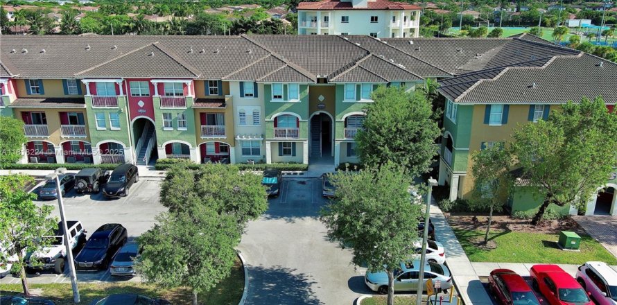 Condo in Doral, Florida, 3 bedrooms № 1776236
