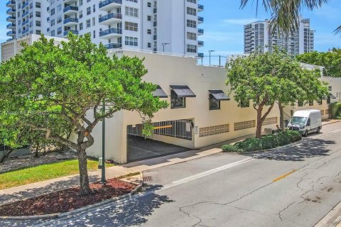 Commercial property in Fort Lauderdale, Florida № 2081563 - photo 4