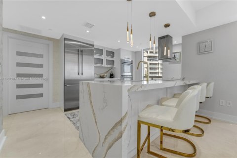 Condo in Miami, Florida, 2 bedrooms  № 1951692 - photo 13