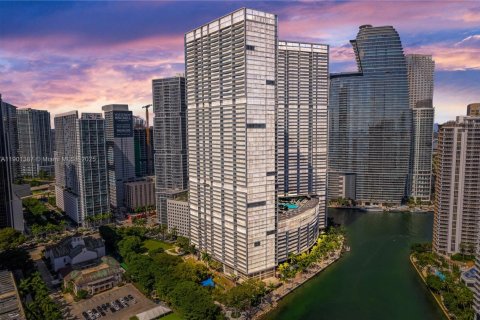 Condo in Miami, Florida, 2 bedrooms  № 1951692 - photo 1