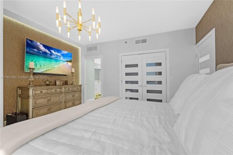Condo in Miami, Florida, 2 bedrooms  № 1951692 - photo 22