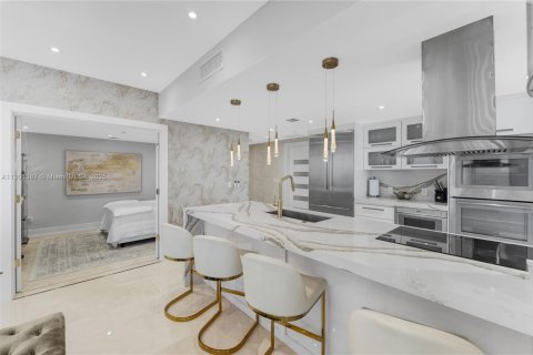 Condo in Miami, Florida, 2 bedrooms  № 1951692 - photo 12