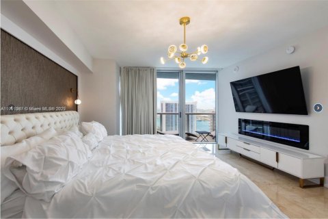 Condo in Miami, Florida, 2 bedrooms  № 1951692 - photo 14