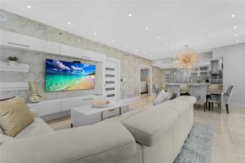 Condo in Miami, Florida, 2 bedrooms  № 1951692 - photo 5