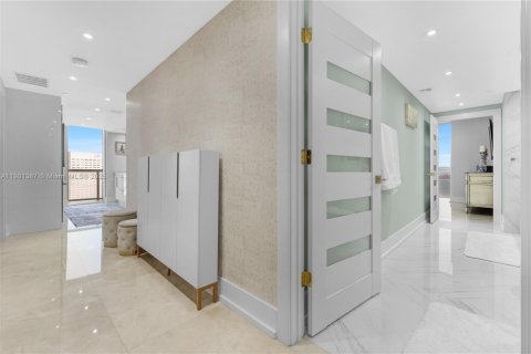 Condo in Miami, Florida, 2 bedrooms  № 1951692 - photo 27