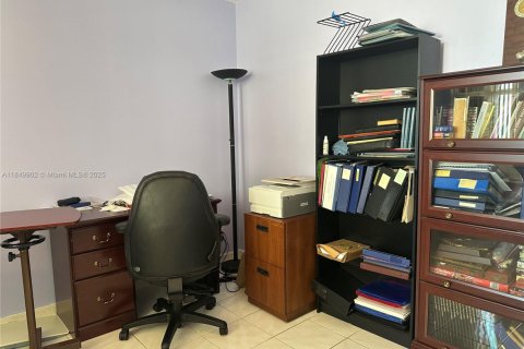 Купить кондоминиум в Халландейл-Бич, Флорида 6 комнат, 132.11м2, № 1858500 - фото 24