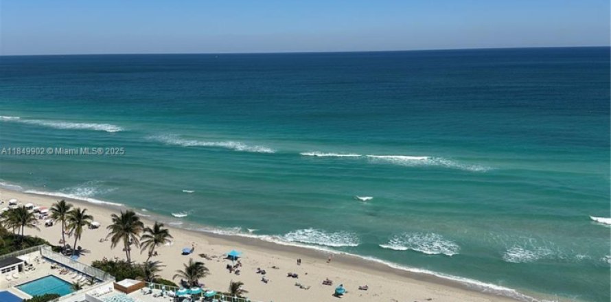 Condo in Hallandale Beach, Florida, 3 bedrooms № 1858500