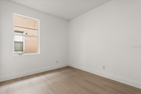 Casa en alquiler en Orlando, Florida, 4 dormitorios, 188.59 m2 № 1910518 - foto 20
