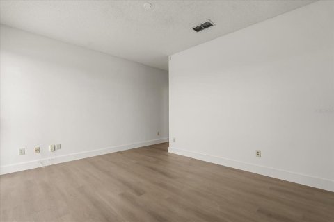 Casa en alquiler en Orlando, Florida, 4 dormitorios, 188.59 m2 № 1910518 - foto 25