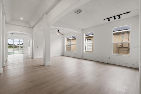 Casa en alquiler en Orlando, Florida, 4 dormitorios, 188.59 m2 № 1910518 - foto 2
