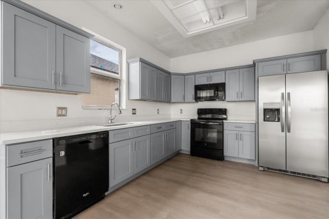 Casa en alquiler en Orlando, Florida, 4 dormitorios, 188.59 m2 № 1910518 - foto 12