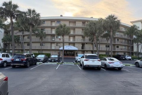 Condo in South Palm Beach, Florida, 2 bedrooms  № 2183329