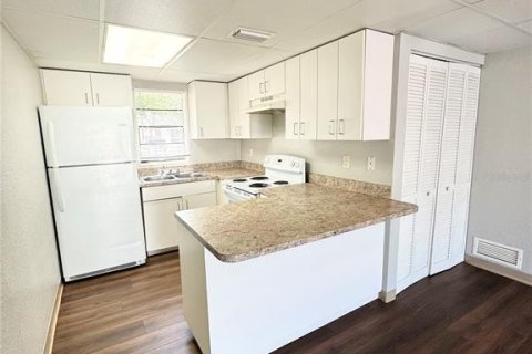 Condominio en alquiler en Daytona Beach, Florida, 2 dormitorios, 74.32 m2 № 2100212 - foto 6