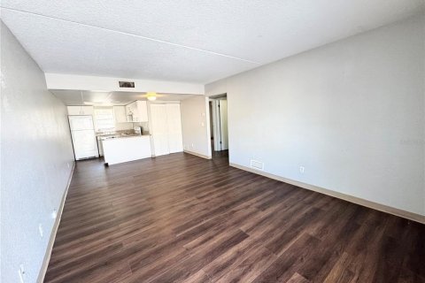 Condominio en alquiler en Daytona Beach, Florida, 2 dormitorios, 74.32 m2 № 2100212 - foto 3
