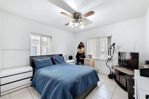 Villa ou maison à vendre à Hialeah, Floride: 3 chambres, 123.56 m2 № 1920261 - photo 11