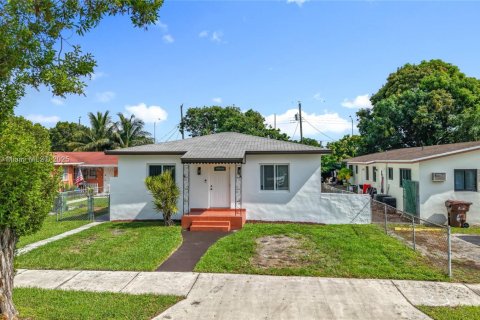 Villa ou maison à vendre à Hialeah, Floride: 3 chambres, 123.56 m2 № 1920261 - photo 1