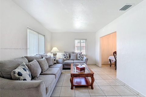 Villa ou maison à vendre à Hialeah, Floride: 3 chambres, 123.56 m2 № 1920261 - photo 4