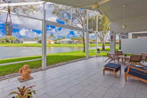 House in Boynton Beach, Florida 3 bedrooms, 175.03 sq.m. № 2244013 - photo 19