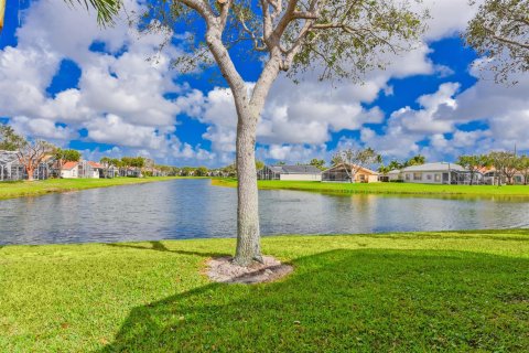 House in Boynton Beach, Florida 3 bedrooms, 175.03 sq.m. № 2244013 - photo 14