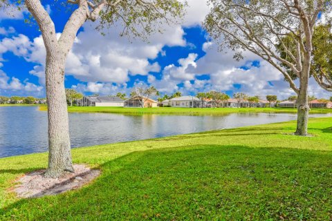 House in Boynton Beach, Florida 3 bedrooms, 175.03 sq.m. № 2244013 - photo 15