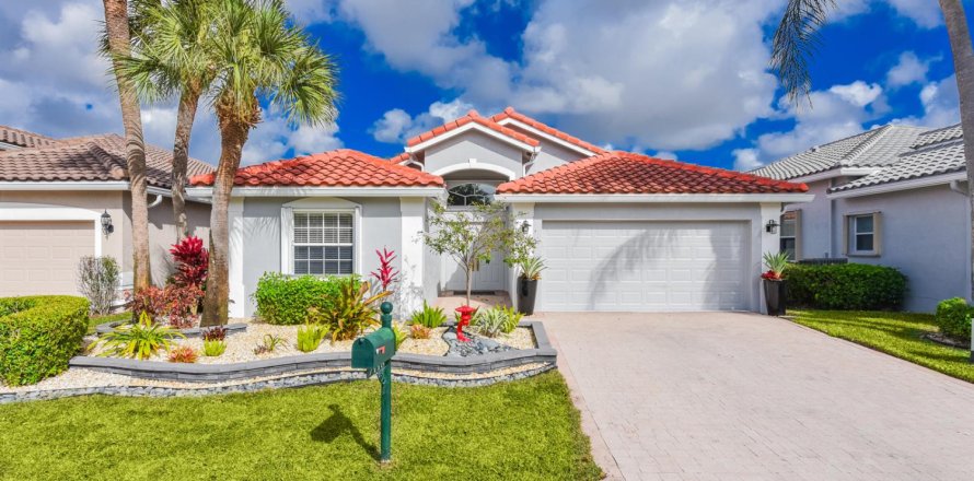 House in Boynton Beach, Florida 3 bedrooms, 175.03 sq.m. № 2244013