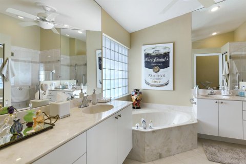 House in Boynton Beach, Florida 3 bedrooms, 175.03 sq.m. № 2244013 - photo 28